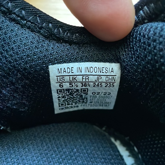 Adidas Boys Sneakers. - Picture 12 of 16